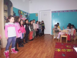 Ученици от ОУ „Св.св.Кирил и Методий” подариха мартеници на децата в Гурково