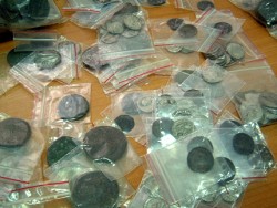 Хванаха на границата близо 500 старинни монети