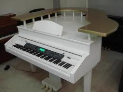 Отвори пиано-бар “Мерилин”
