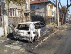 Автомобил е изгорял тази нощ в Ботевград