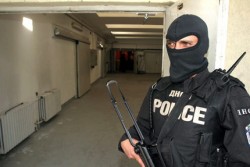 Петрички полицаи заловиха дрога, патрони и старинни монети