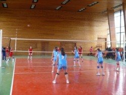  Тринадесетгодишните момичета от Етрополе са пети на финалите по волейбол