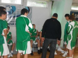 Кадетите бият и във втория мач