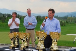 Традиционен шотландски съд за пиене получи отборът победител в първия турнир в Голф клуб „Правец” 