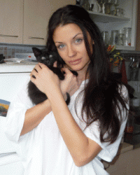 Чаровният Роби се нанесе в дома на Диляна Попова