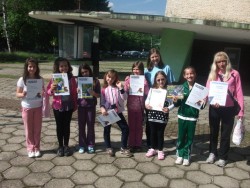 Ученици от ОУ "Н.Й. Вапцаров" получиха награди от Фондация "Четири лапи"
