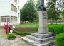 Ученици от ПГТМ “Христо Ботев” засадиха вечнозелени храсти около паметника на своя патрон