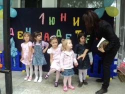 Общинският съвет на БСП поднесе подарък на всяко детско заведение в Ботевград