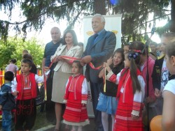 Етрополе се сдоби с детска площадка „Белла България”  