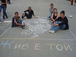 Учениците от ОУ "Христо Ботев" гр. Етрополе се поклониха пред гибелта на своя патрон