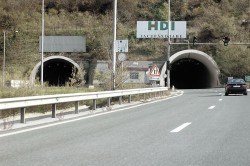 Ограничават движението в част от аварийната лента на магистрала „Хемус” на 5 юни 