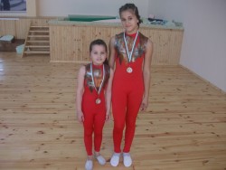 Двойката на Балкан вицешампион на България по акробатика
