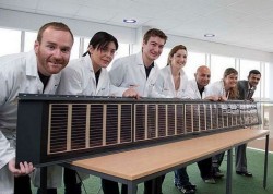 Стоманен трегер произвежда ток