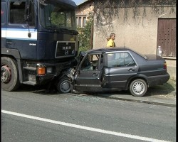 Около 60-годишна жена е пострадала тежко при пътен инцидент в Новачене