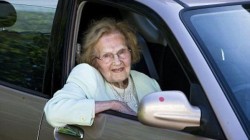 Британка шофира 85 години без книжка