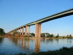 20-годишно момче се самоуби на Аспаруховия мост