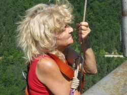 58-годишна ботевградчанка скочи с бънджи от най-високия мост