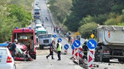 Мъж загина при челен сблъсък между кола и камион край Горна Малина