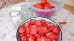 Цената на доматите и на краставиците се качва по тържищата