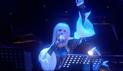 Лили Иванова се пречупи - пее за БСП