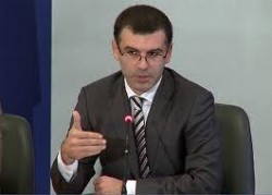 15% съкращения в общинските администрации поиска министър Дянков