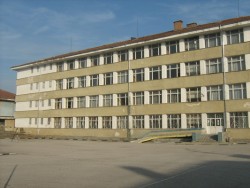 Ремонтират голямата сграда на ОУ „Васил Левски”