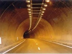 Двама души са пострадали при тежка верижна катастрофа в тунела на Витиня 