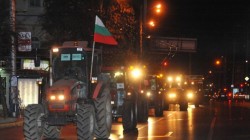 Протестът на земеделците: Гайди, тъпани и дъжд