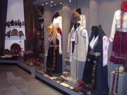 Историческият музей организира Коледна изложба „С бъклица и дрян”