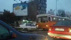 Тежка катастрофа с градски автобус в София