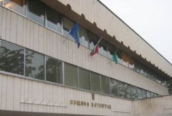 Кметът Георги Георгиев е поискал списък с имената на общинските служители, които не са платили данъците си