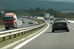 Временно се спира движението на товарни автомобили на АМ "Хемус" между Ябланица и София в двете посоки 