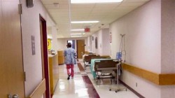 Лекар преби колежката си в болницата