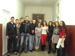 Дванайсетокласници от ПГТМ „Христо Ботев” изработиха мартеници за цялото училище