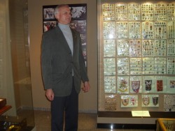 Повече от 2000 значки, медали и ордени показва Добри Доцов в Исторически музей – Ботевград