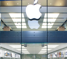 Иск срещу Apple заради стъклените магазини