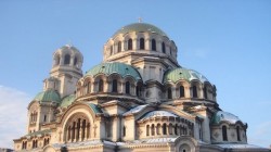 Променят движението около църквите в София