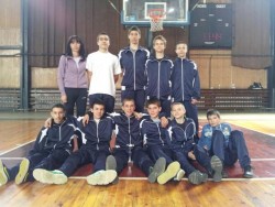 Баскетболистите  на "Вапцаров" отиват на финали