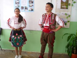 Учениците от студио „Славееви гласове” изнесоха пролетен фолклорен концерт