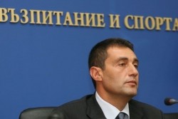 МИНИСТЪРЪТ НА СПОРТА СВИЛЕН НЕЙКОВ ЩЕ ОТКРИЕ УЧЕНИЧЕСКИТЕ ИГРИ ПО ВОЛЕЙБОЛ В ЕТРОПОЛЕ