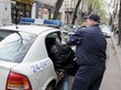 Наркодилър и негови клиенти са задържани в жилище в Ботевград