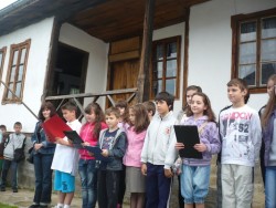 Звънецът на килийното училище в Боженица оповести края на учебната година за четвъртокласниците от ОУ „Н.Й.Вапцаров”