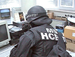 Български хакер задържан при международна спецакция