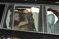 Щракнаха Мадона да прави секс в кола (СНИМКИ)