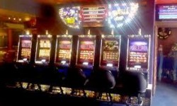 Една година пробация за играча, който счупи игрален автомат в казино