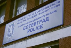 Полицаи от Ботевград задържаха непълнолетни рецидивисти за кражба на автомобил