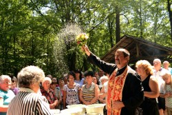 За поредна година оброкът „Успение на Пресвета Богородица” събра стотици миряни