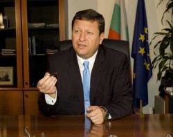 Веселин Божков: КРС ще задължи мобилните оператори да информират абонатите при предприемане на събиране на задължения