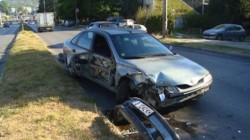 Джигит се натресе в тролей във Варна, трима са ранени