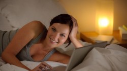 Използването на лаптоп преди лягане вреди на съня 